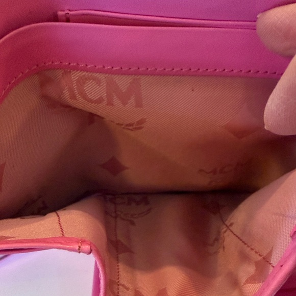 🌸MCM Pink and Cream Wallet with Gold-Toned Hardware EUC - Picture 8 of 13